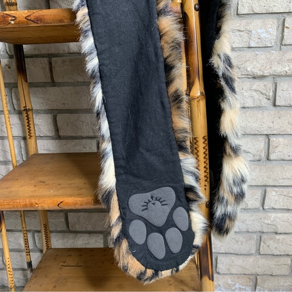 SPIRITHOODS LEOPARD FAUX FUR HOOD - Picture 7 of 13